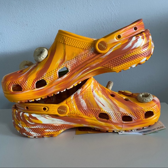crocs mens classic clog honey nut cheerios